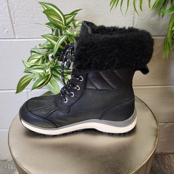 COPY - UGG ADIRONDACK III QUILT BLACK BOOTS Size 7.5 - Picture 10 of 15